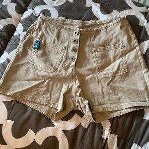 Kaki shorts